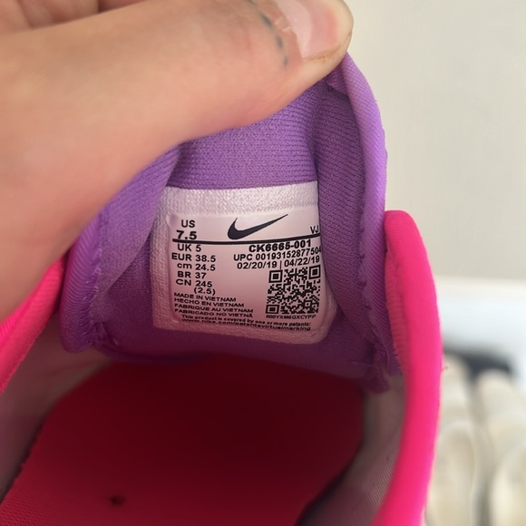 Nike’s - Picture 7 of 7